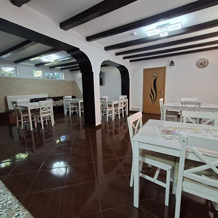 Casa Laur Hotell Mînăstirea Humorului Exteriör bild