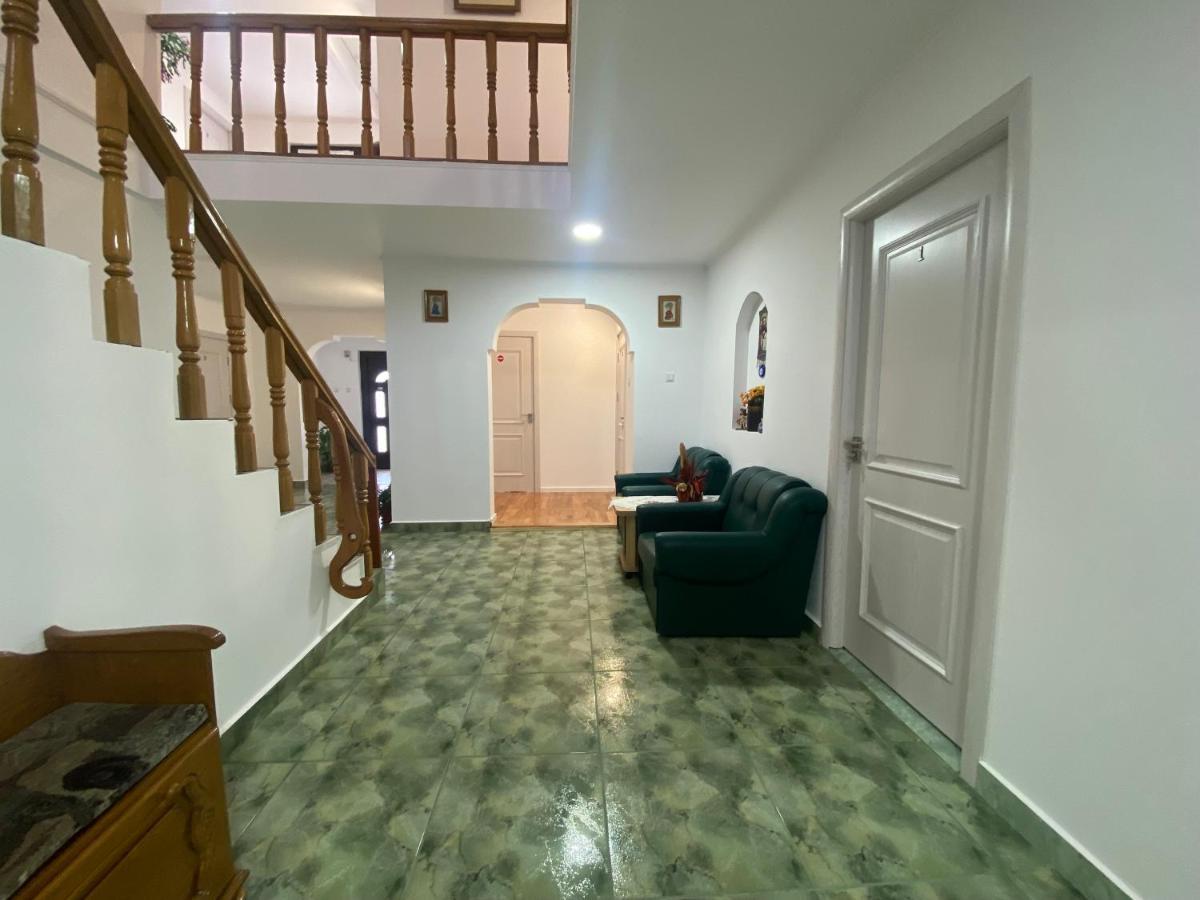 Casa Laur Hotell Mînăstirea Humorului Exteriör bild