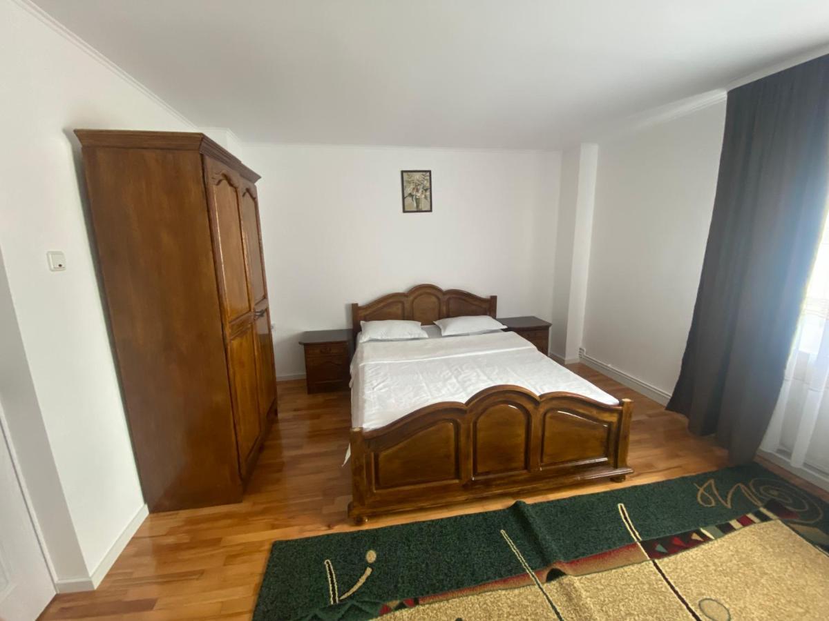 Casa Laur Hotell Mînăstirea Humorului Exteriör bild