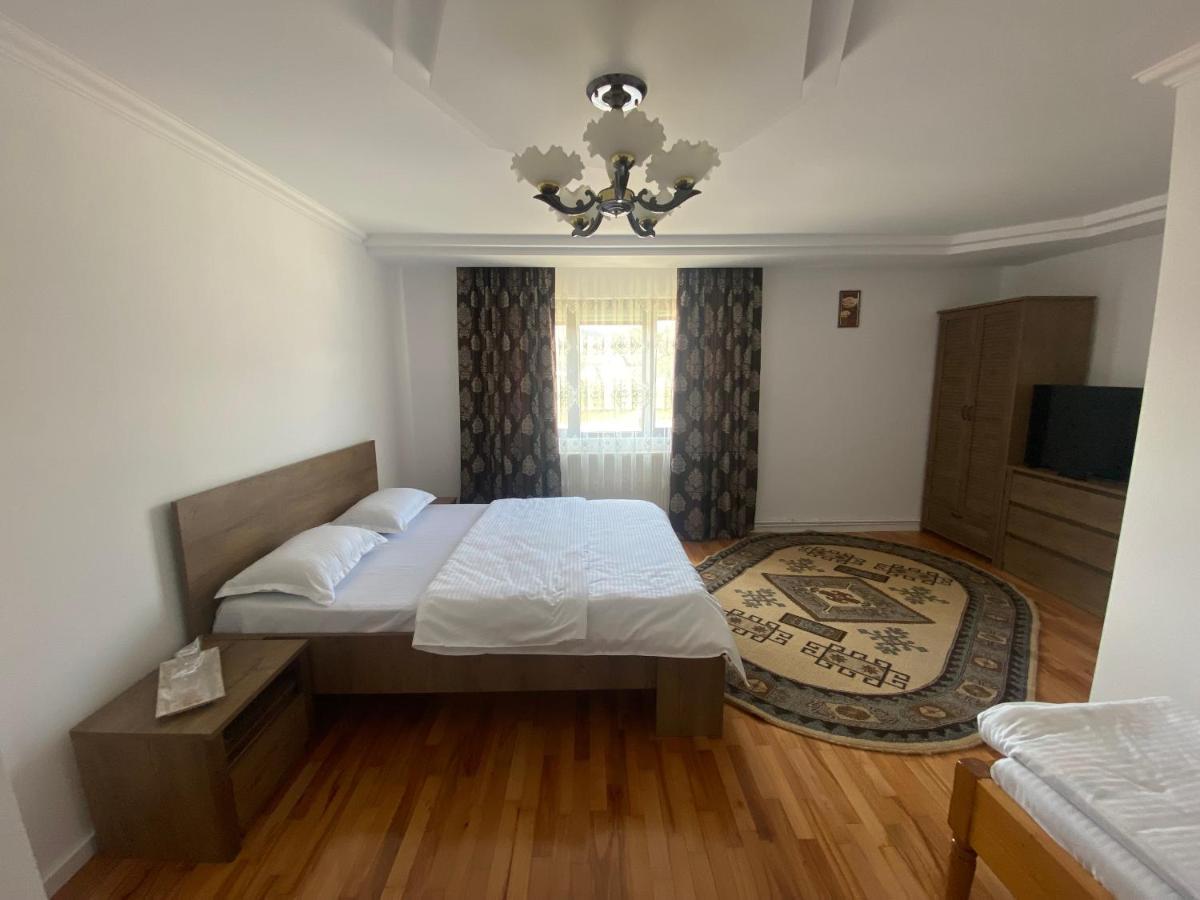 Casa Laur Hotell Mînăstirea Humorului Exteriör bild