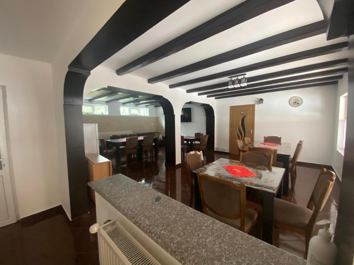 Casa Laur Hotell Mînăstirea Humorului Exteriör bild
