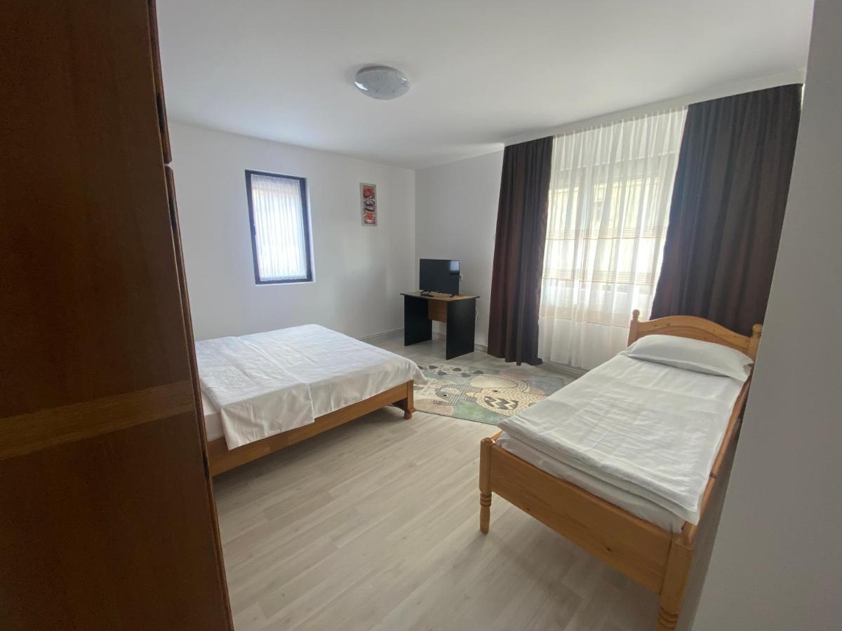 Casa Laur Hotell Mînăstirea Humorului Exteriör bild